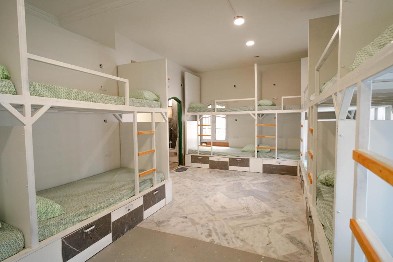 Destin Olympus Banjara Hostel Hyderabad Bagian luar foto